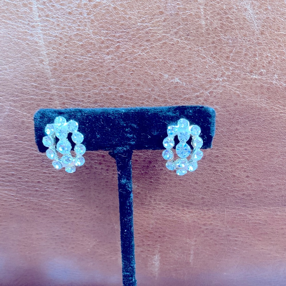 Beautiful rhinestone white gold evening earings